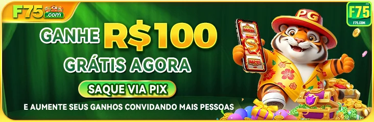 Pessoa jogando em smartphone com acessibilidade fácil